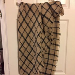 cream and black blanket scarf